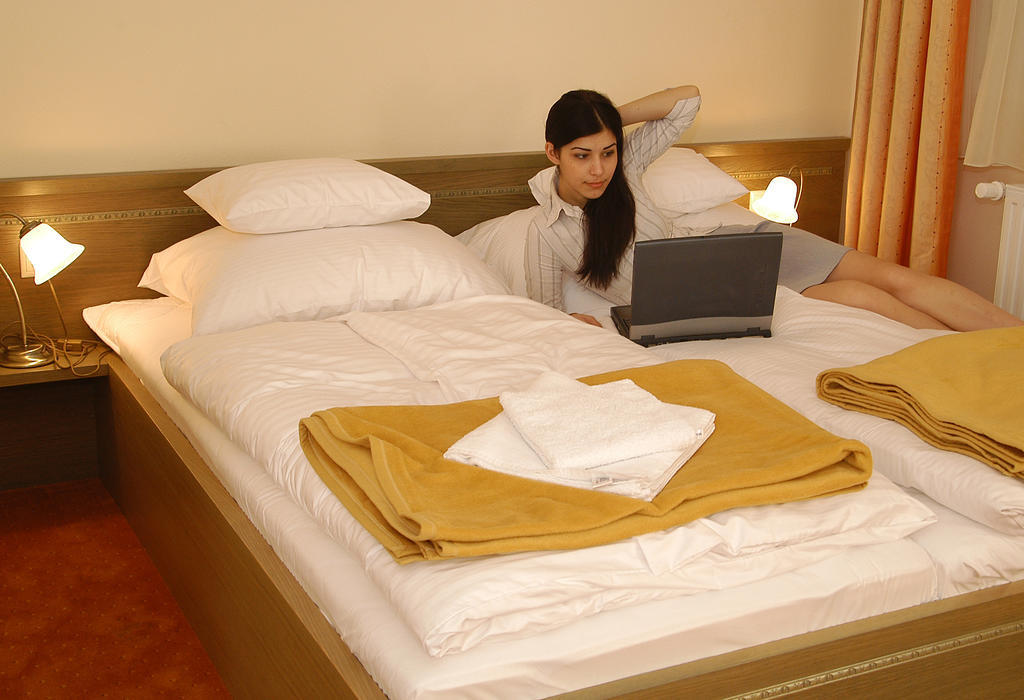 Hotel Bavaria Abda Szoba fotó